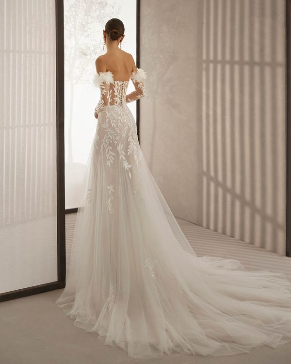 Robe de mariée droite manche longue sale